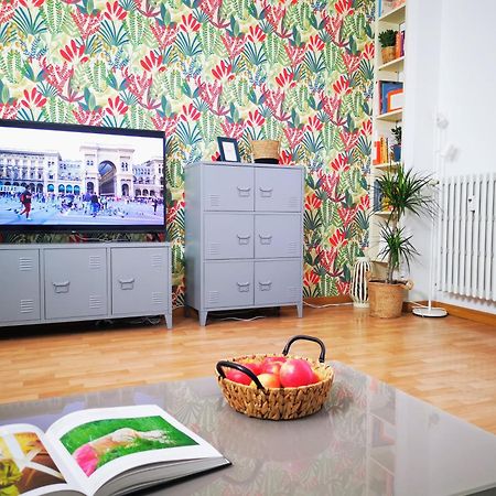 Spacious Apartment 50 Meters From The Metro Милан Экстерьер фото