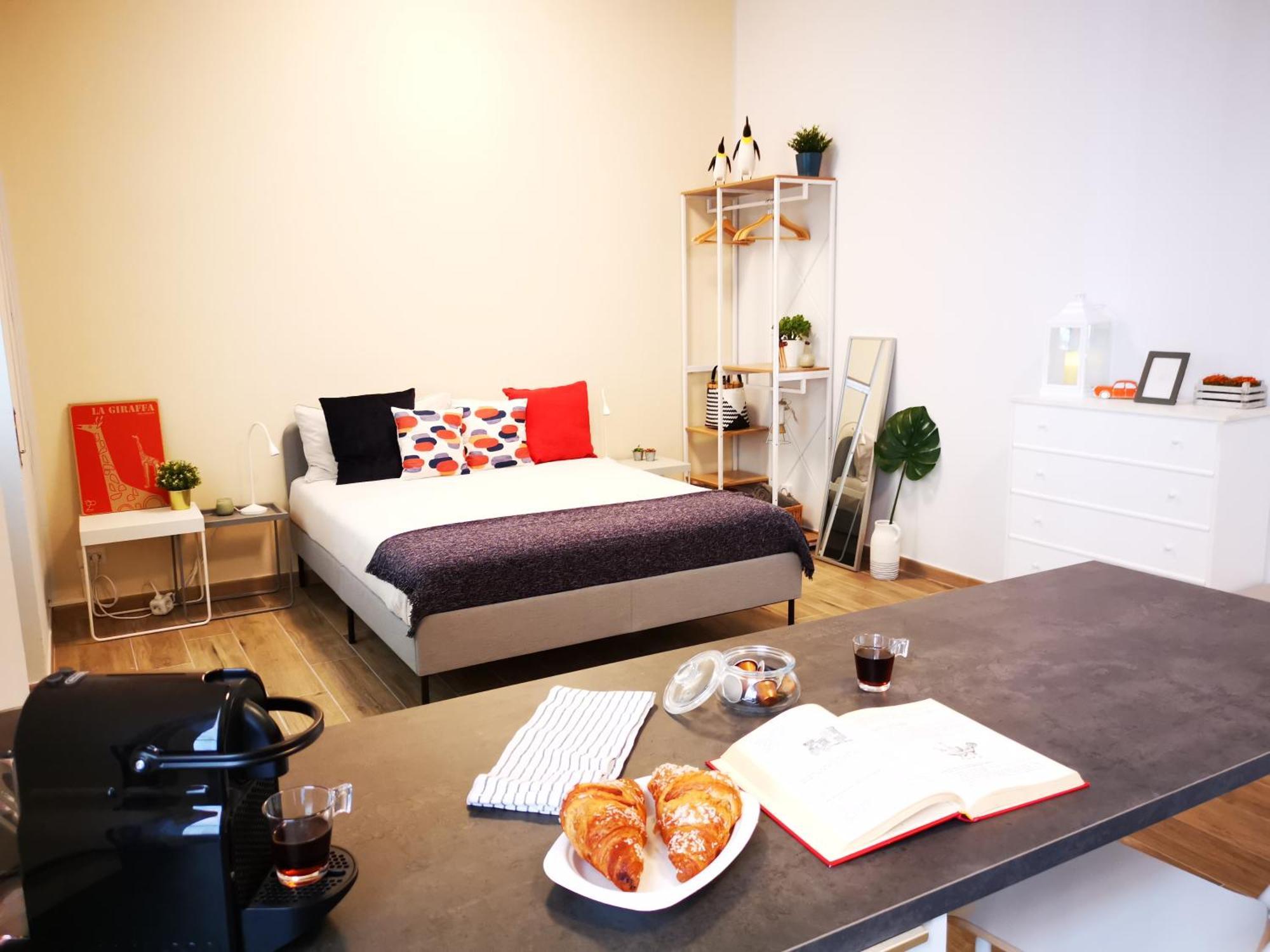 Spacious Apartment 50 Meters From The Metro Милан Номер фото