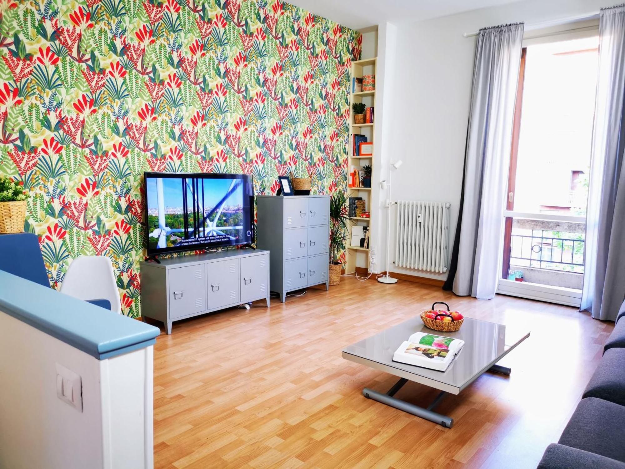 Spacious Apartment 50 Meters From The Metro Милан Экстерьер фото