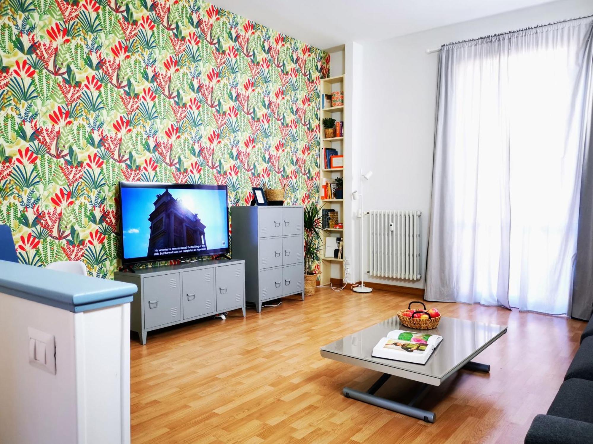 Spacious Apartment 50 Meters From The Metro Милан Экстерьер фото